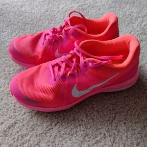 Like-New Nike Dual Fusion X2 Neon Pink and Orange Shoes Women's Size 8.5